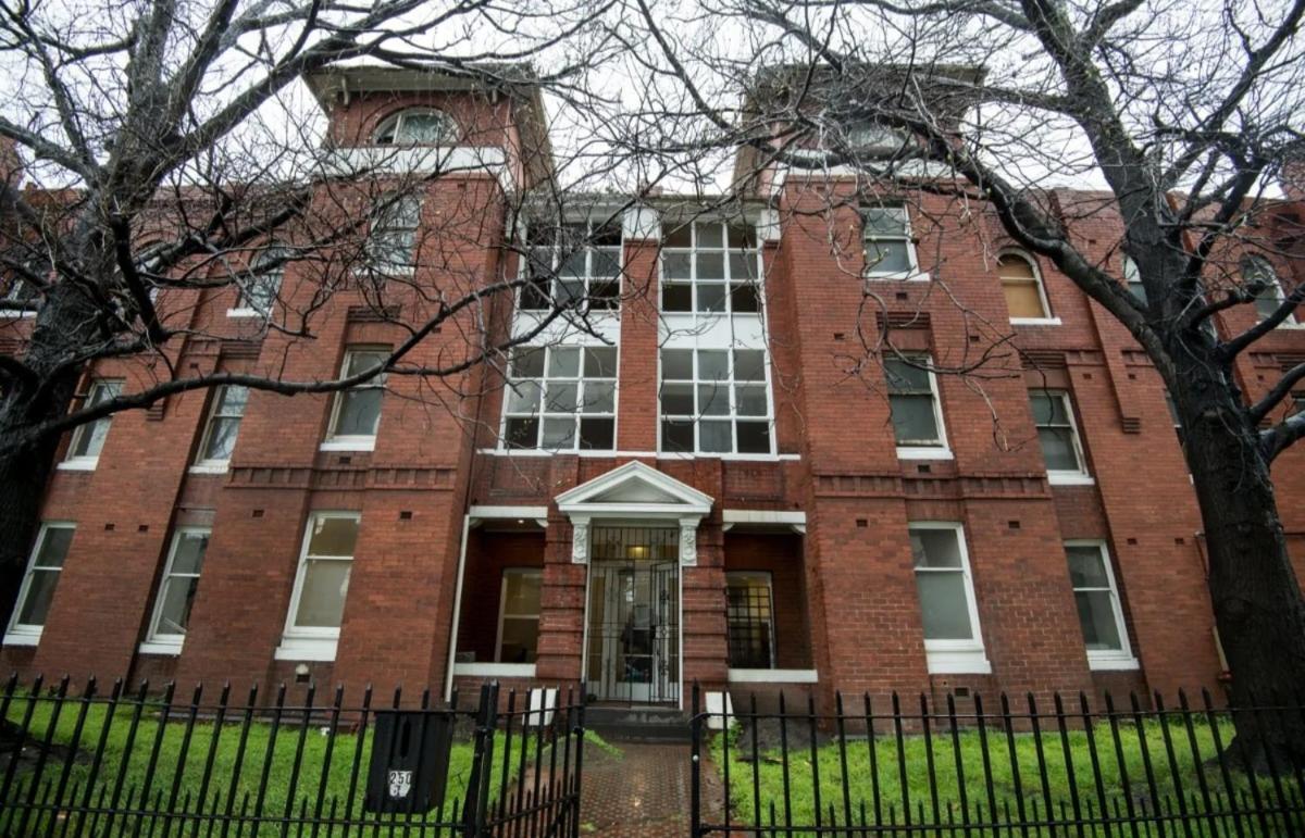 Fawkner Mansions Heritage Hotel Melbourne City Exterior foto